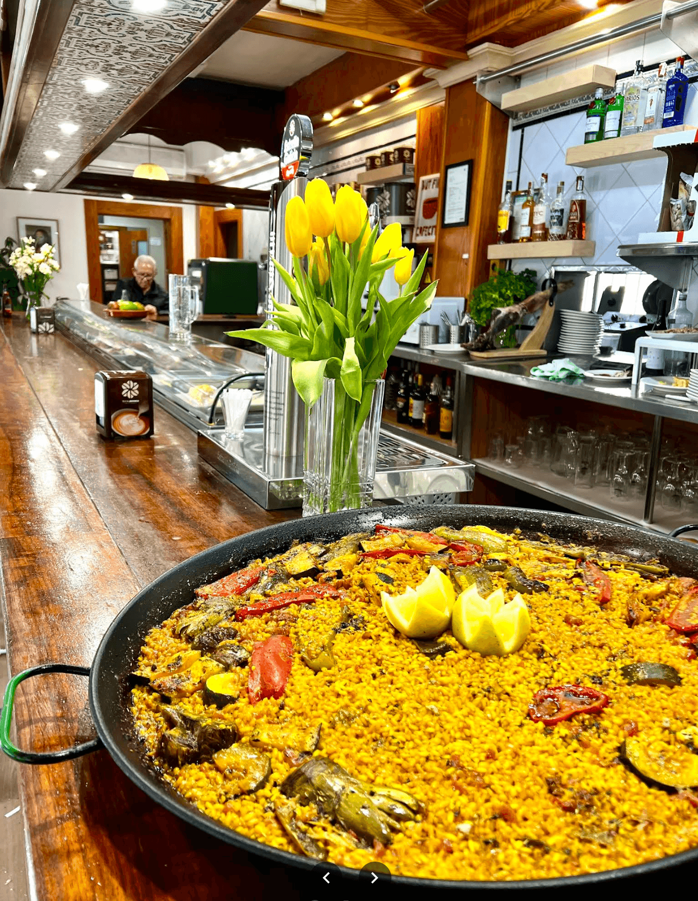 Paella servida en el Restaurante El Olivo